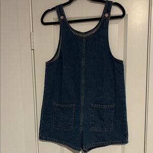Monki Loose fitting Short Blue Denim Overalls